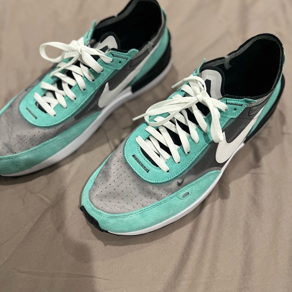 Nike waffle light green color size 13